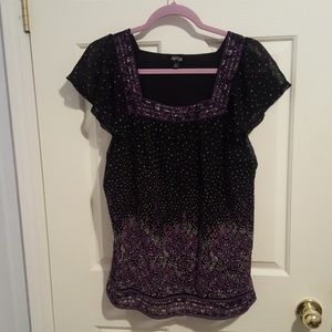 Cap sleeve, flowing, layered top.